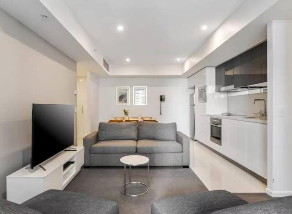 Hilton Surfers Paradise Luxury Suite - 2Bedroom, Free Car Park