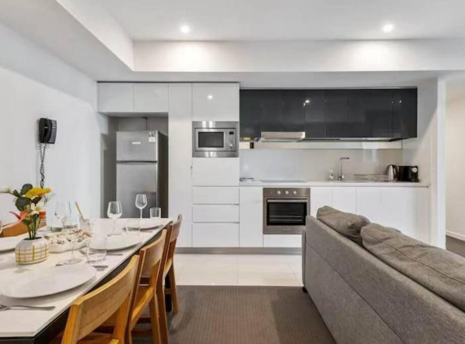 Hilton Surfers Paradise Luxury Suite - 2Bedroom, Free Car Park