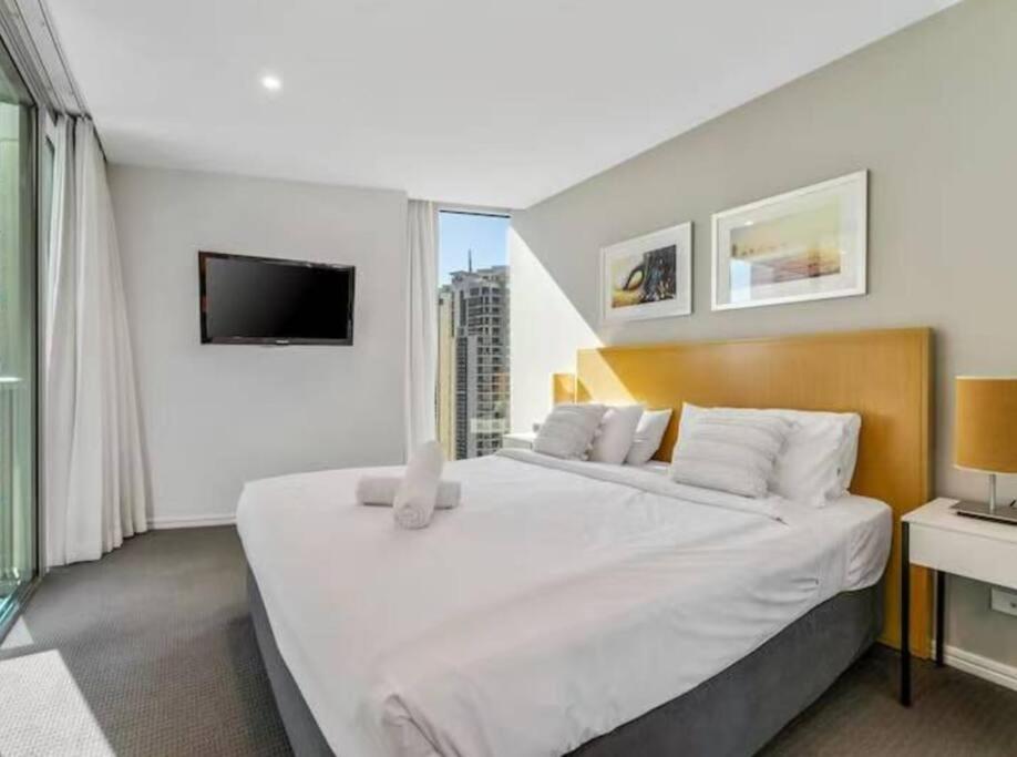 Hilton Surfers Paradise Luxury Suite - 2Bedroom, Free Car Park
