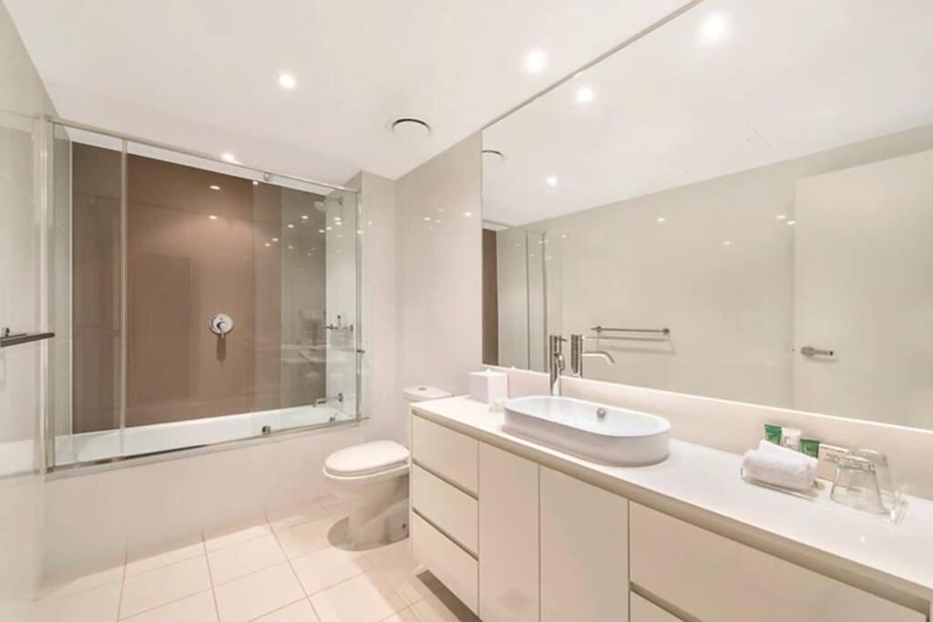 Hilton Surfers Paradise Luxury Suite - 2Bedroom, Free Car Park