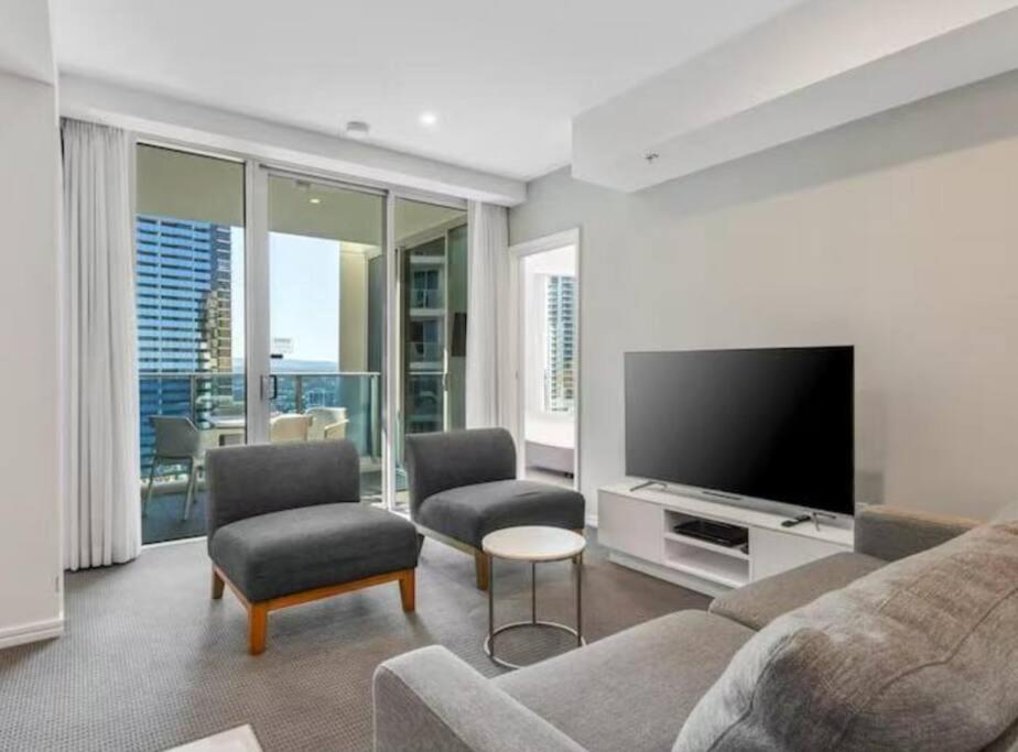 Hilton Surfers Paradise Luxury Suite - 2Bedroom, Free Car Park