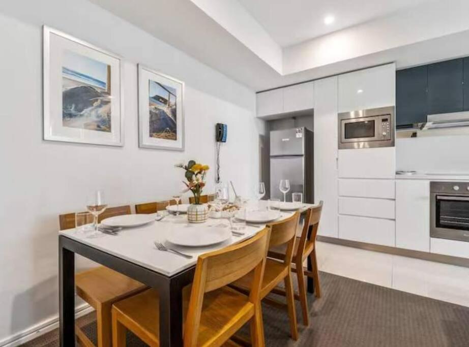 Hilton Surfers Paradise Luxury Suite - 2Bedroom, Free Car Park
