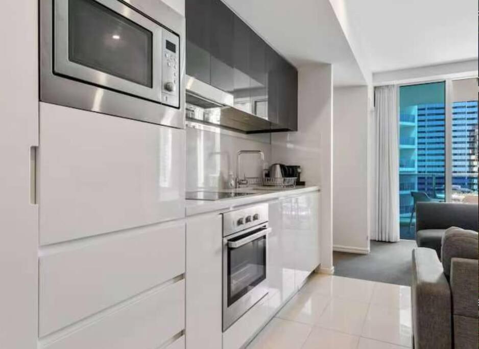 Hilton Surfers Paradise Luxury Suite - 2Bedroom, Free Car Park
