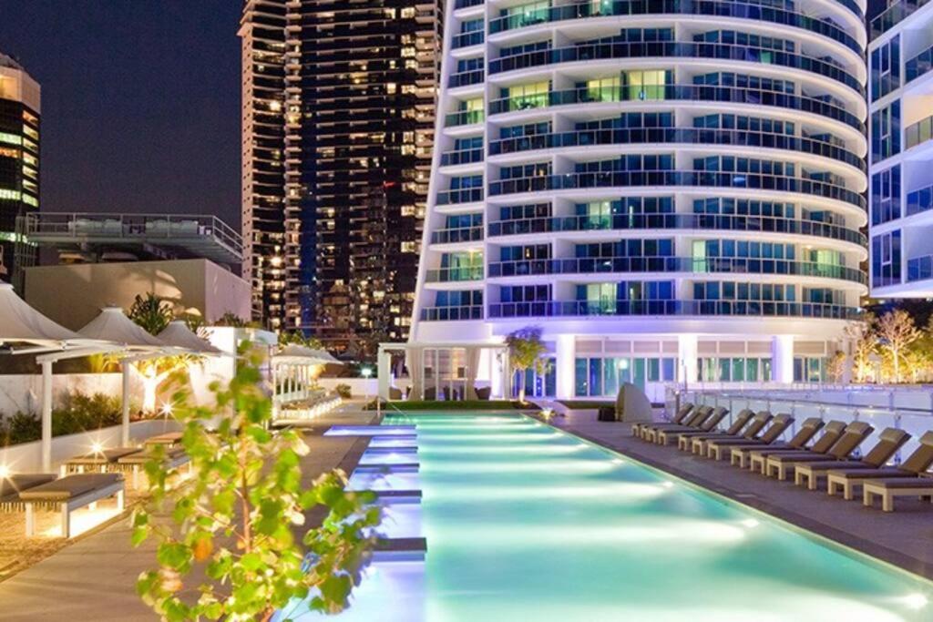 Hilton Surfers Paradise Luxury Suite - 2Bedroom, Free Car Park