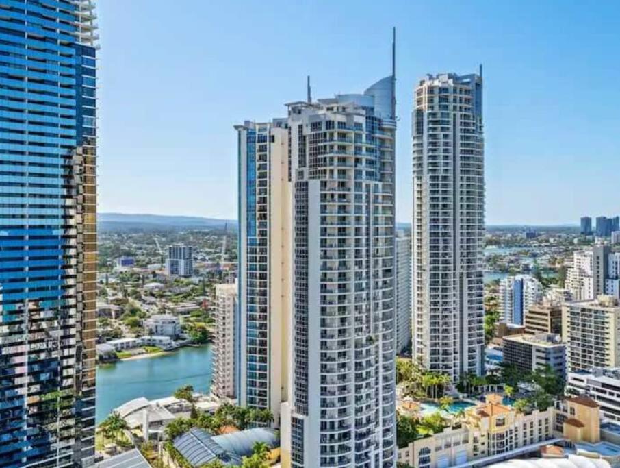 Hilton Surfers Paradise Luxury Suite - 2Bedroom, Free Car Park
