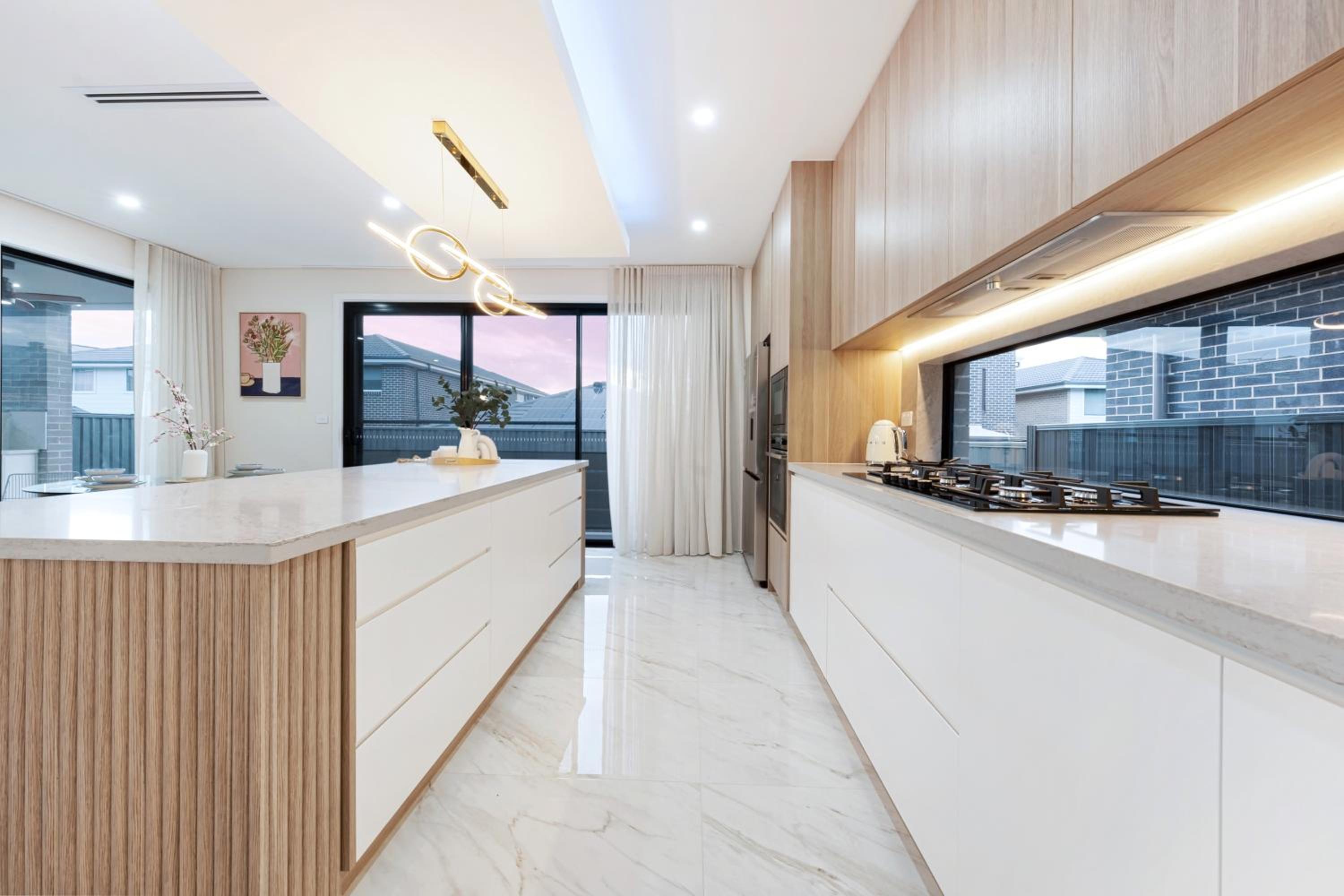 Spacious & Luxury 4Bed Room Retreat Near Station