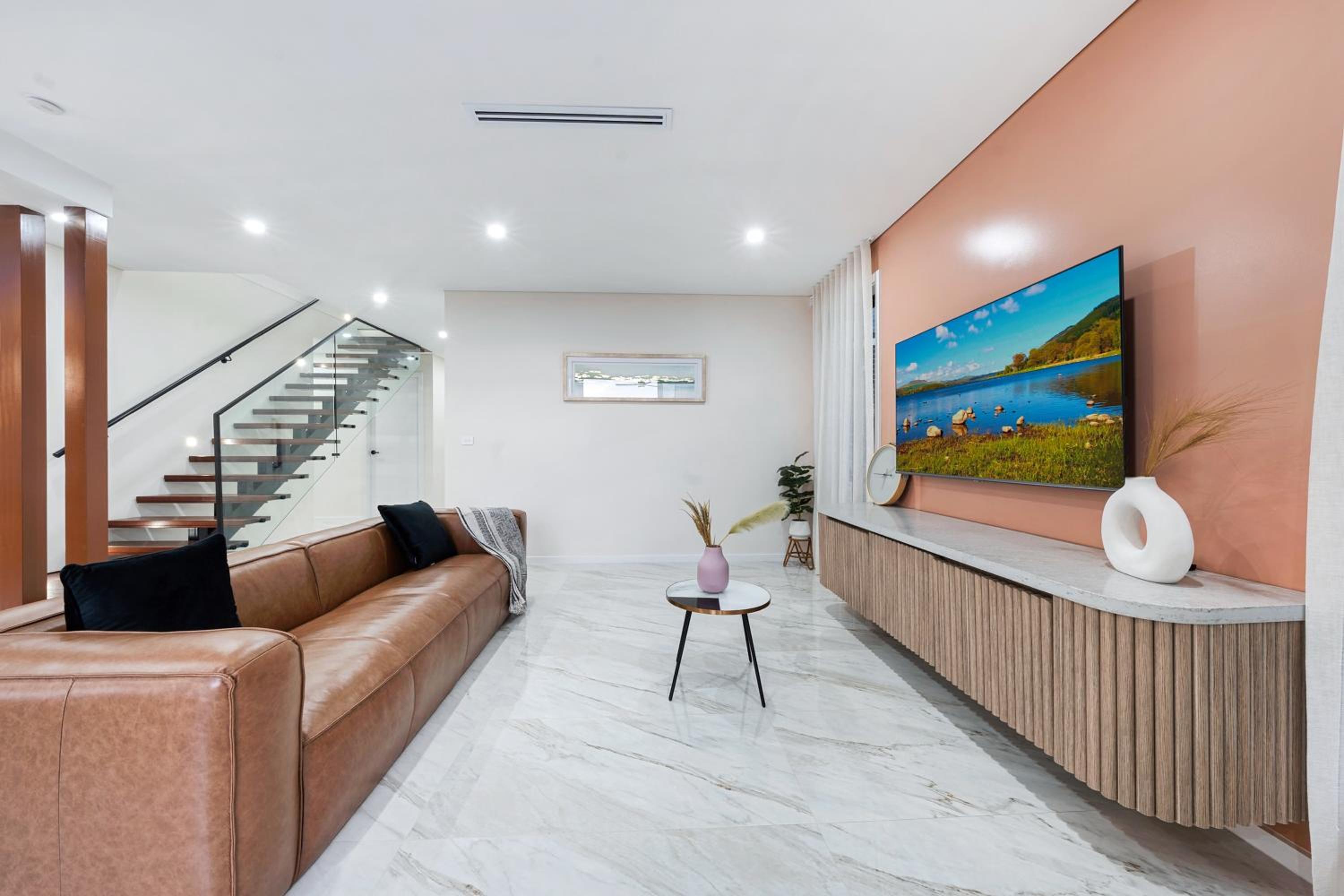 Spacious & Luxury 4Bed Room Retreat Near Station