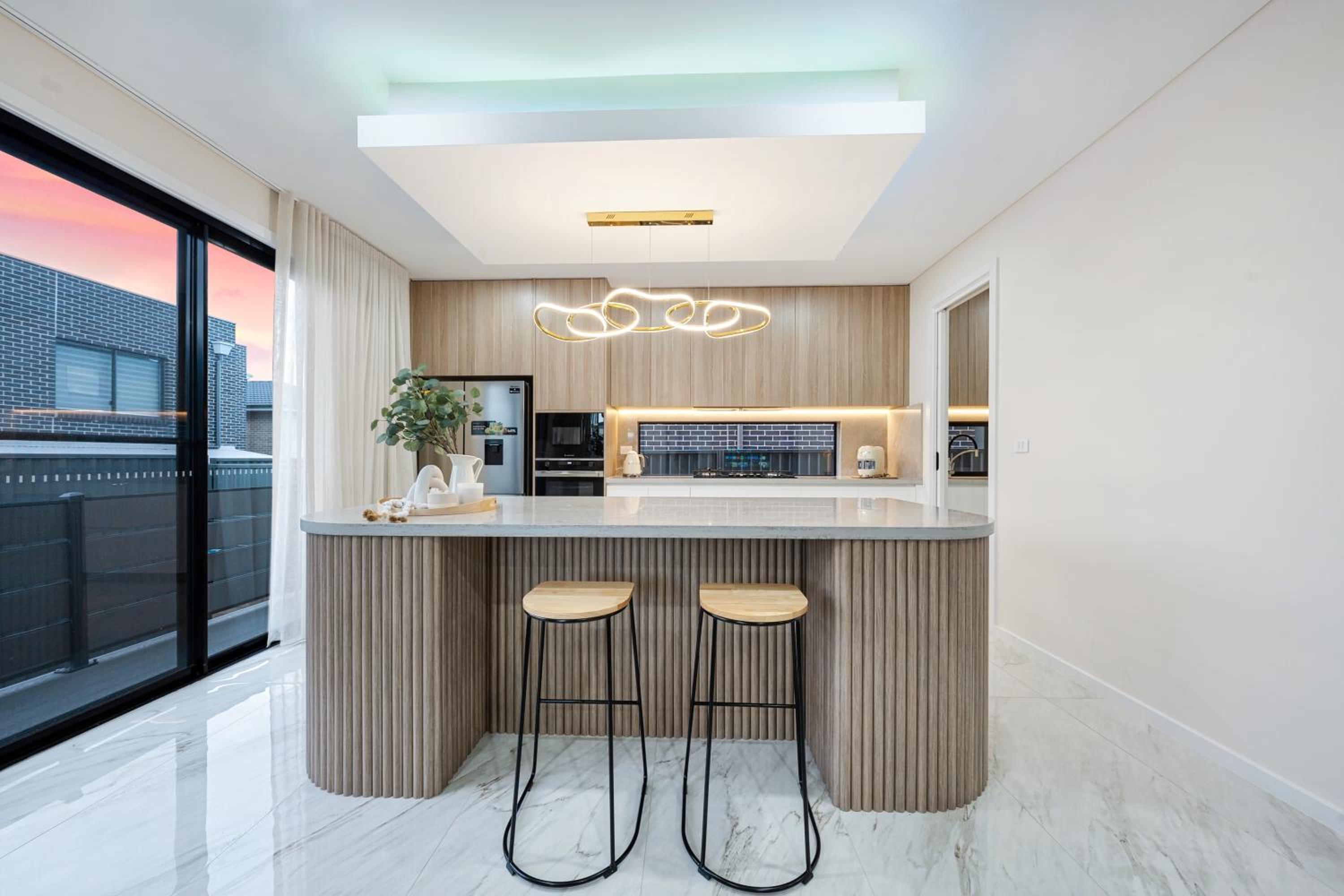 Spacious & Luxury 4Bed Room Retreat Near Station