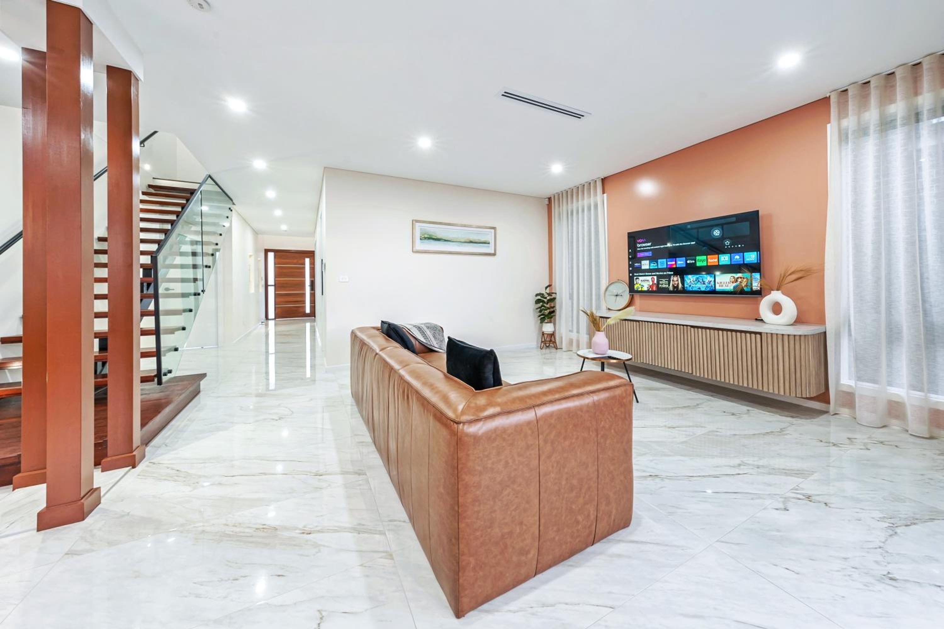 Spacious & Luxury 4Bed Room Retreat Near Station