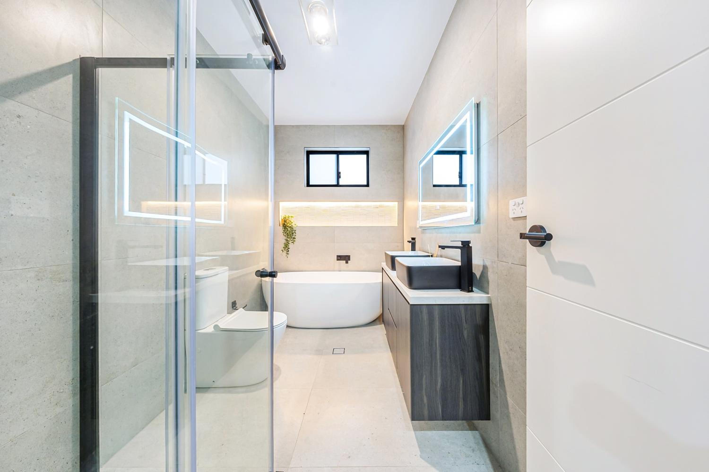 Spacious & Luxury 4Bed Room Retreat Near Station