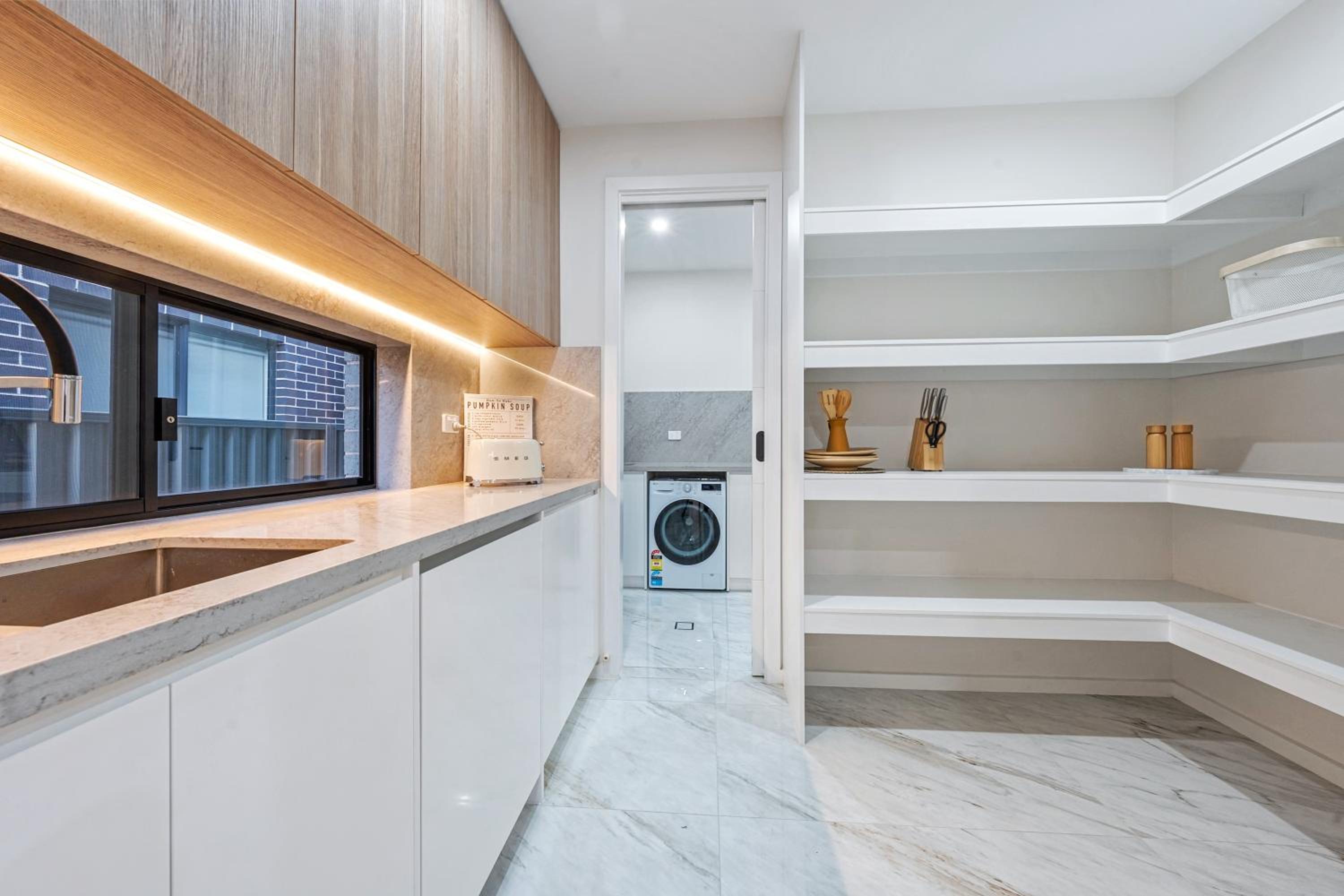 Spacious & Luxury 4Bed Room Retreat Near Station