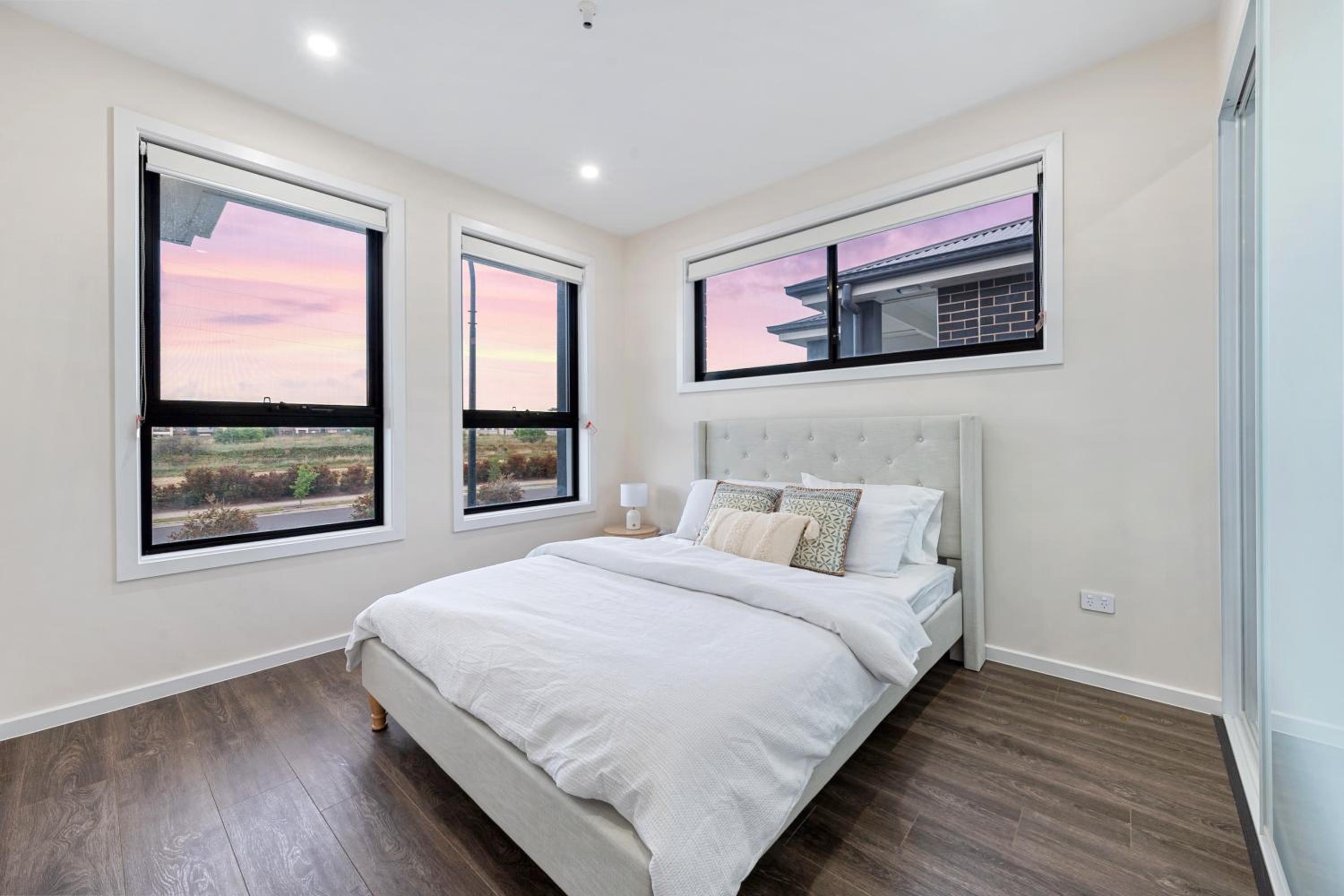 Spacious & Luxury 4Bed Room Retreat Near Station