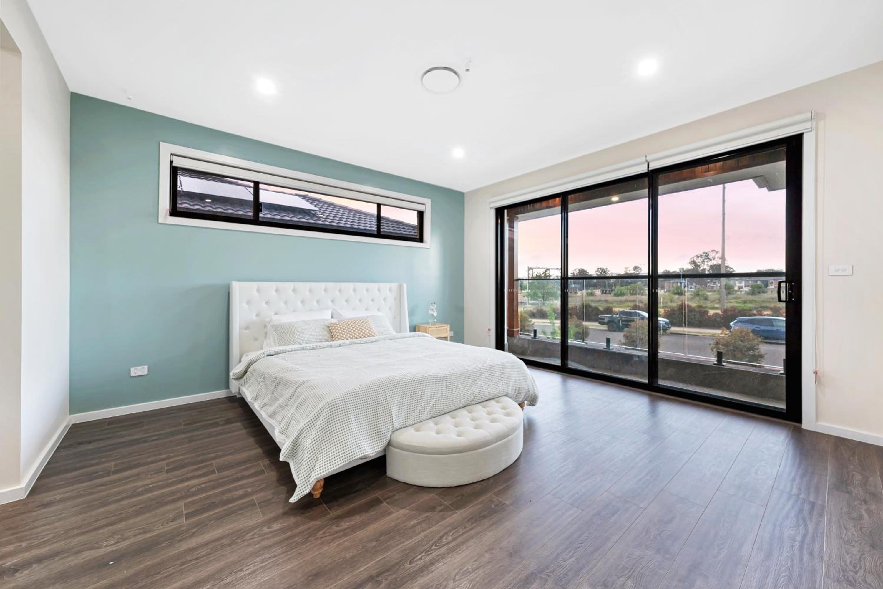Spacious & Luxury 4Bed Room Retreat Near Station