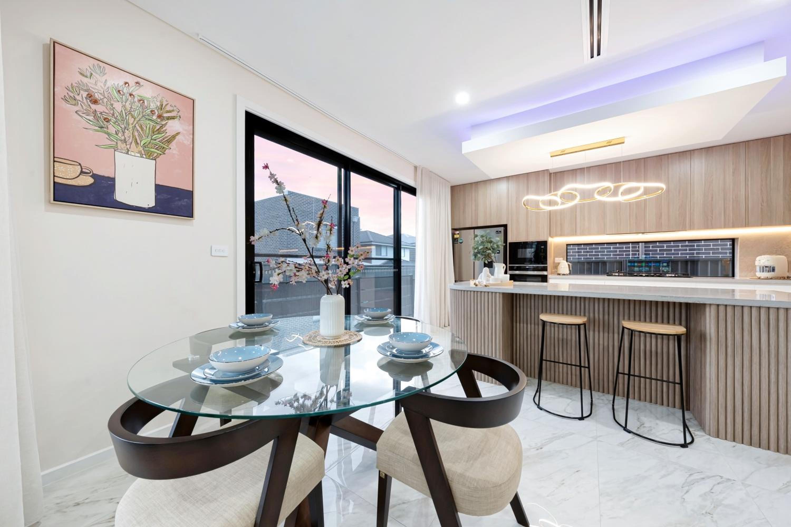 Spacious & Luxury 4Bed Room Retreat Near Station