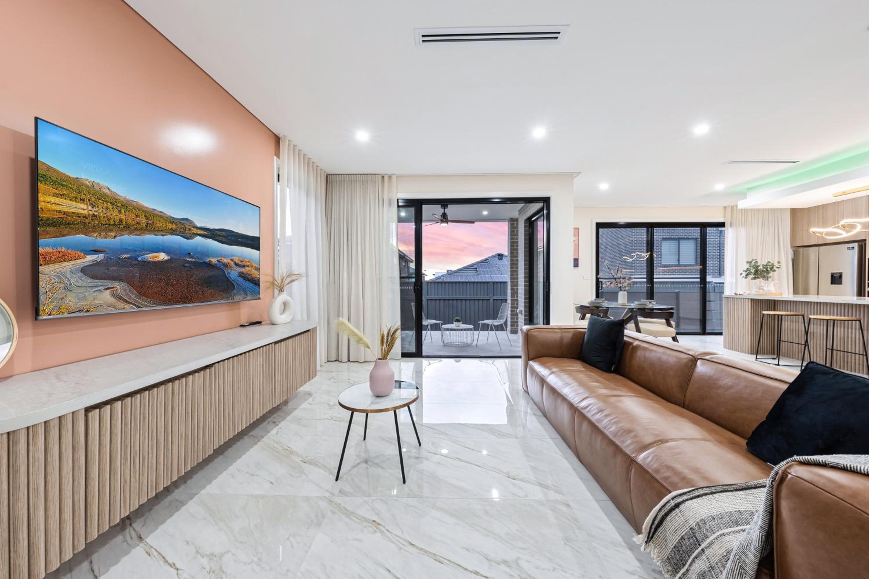 Spacious & Luxury 4Bed Room Retreat Near Station