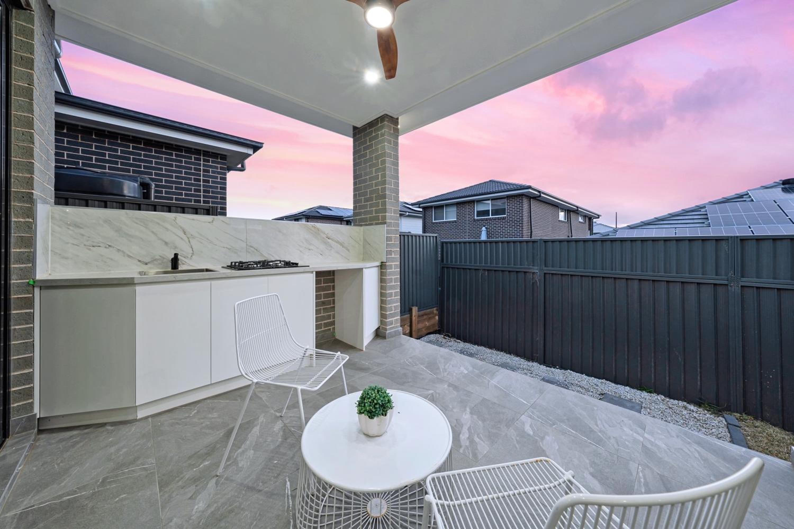 Spacious & Luxury 4Bed Room Retreat Near Station