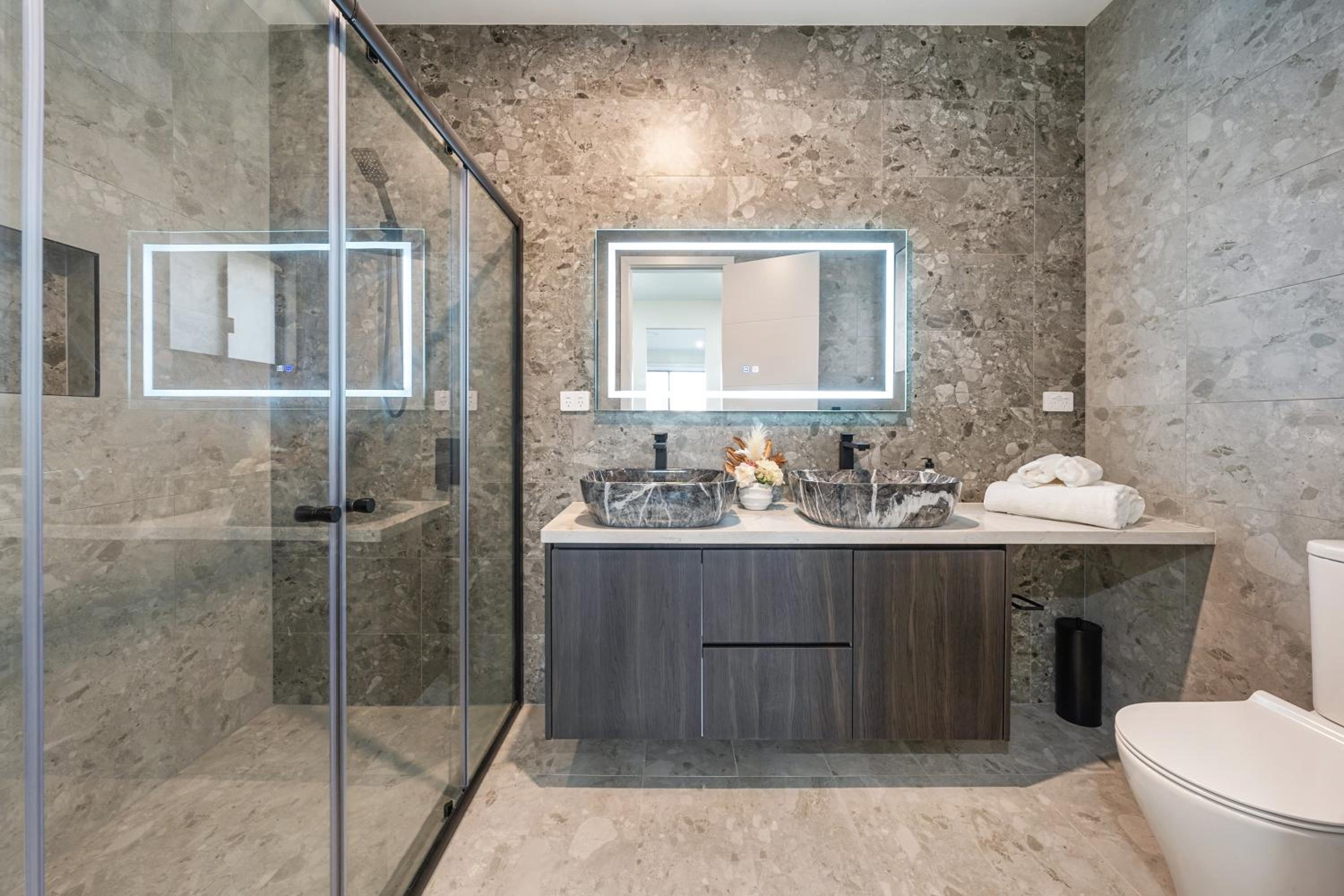 Spacious & Luxury 4Bed Room Retreat Near Station