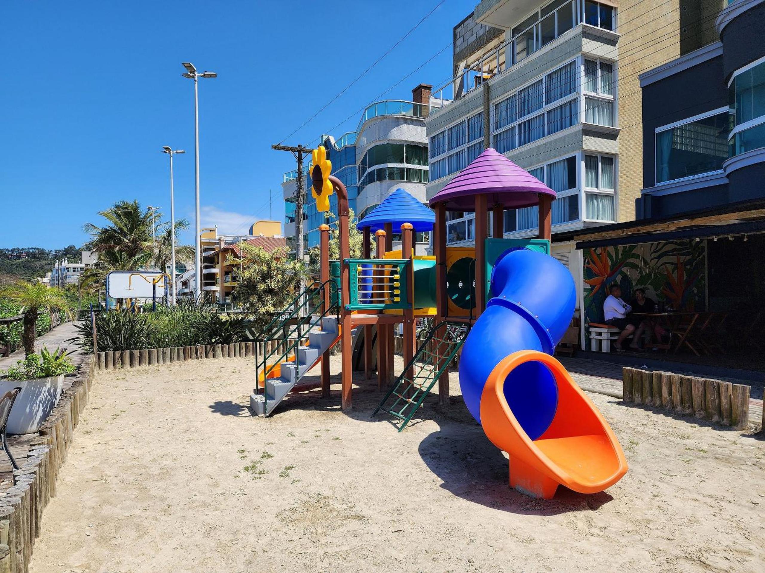 Triplex Vista Praia 4 Ilhas, até 6 pessoas, 3 quartos, Banheira com Hidro