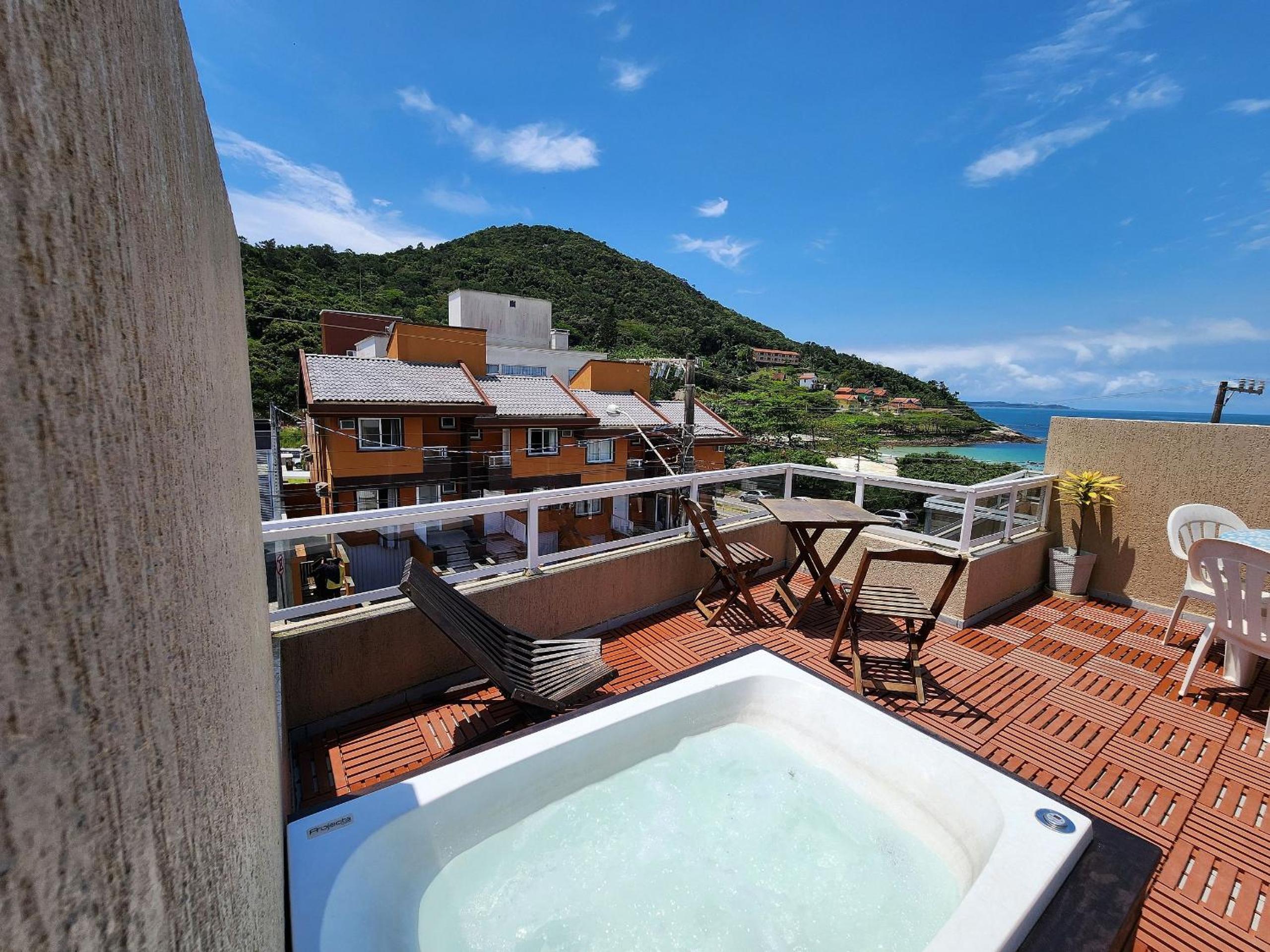 Triplex Vista Praia 4 Ilhas, até 6 pessoas, 3 quartos, Banheira com Hidro
