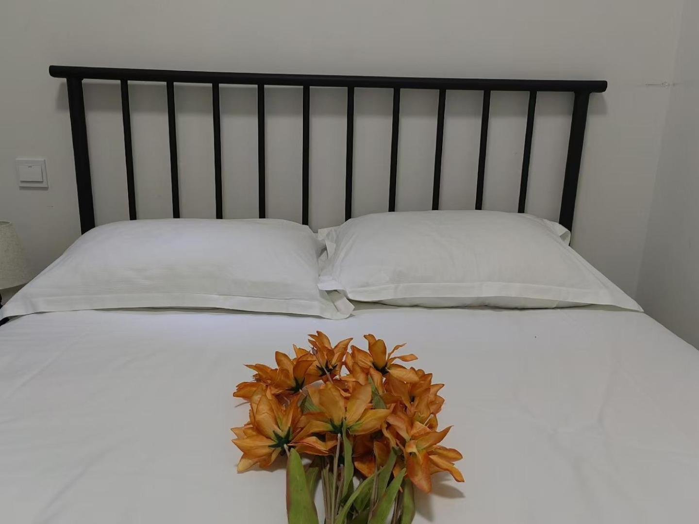 Shanghai Historical 1 living room and 1 bedroom with Garden view near Jiashan Road and Hengshan Rd