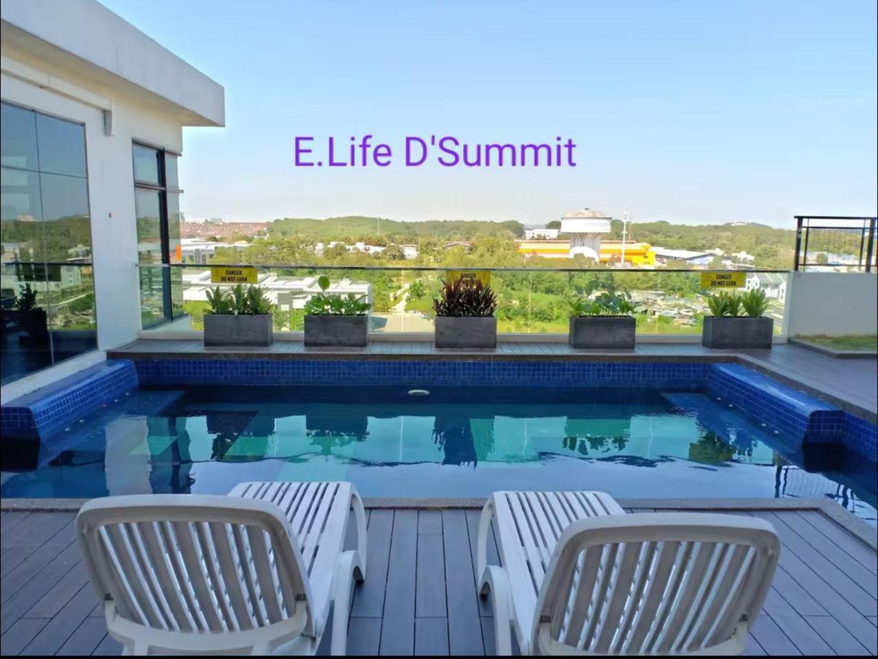 E LIFE D Summit Residences 1315 Wifi Netflix