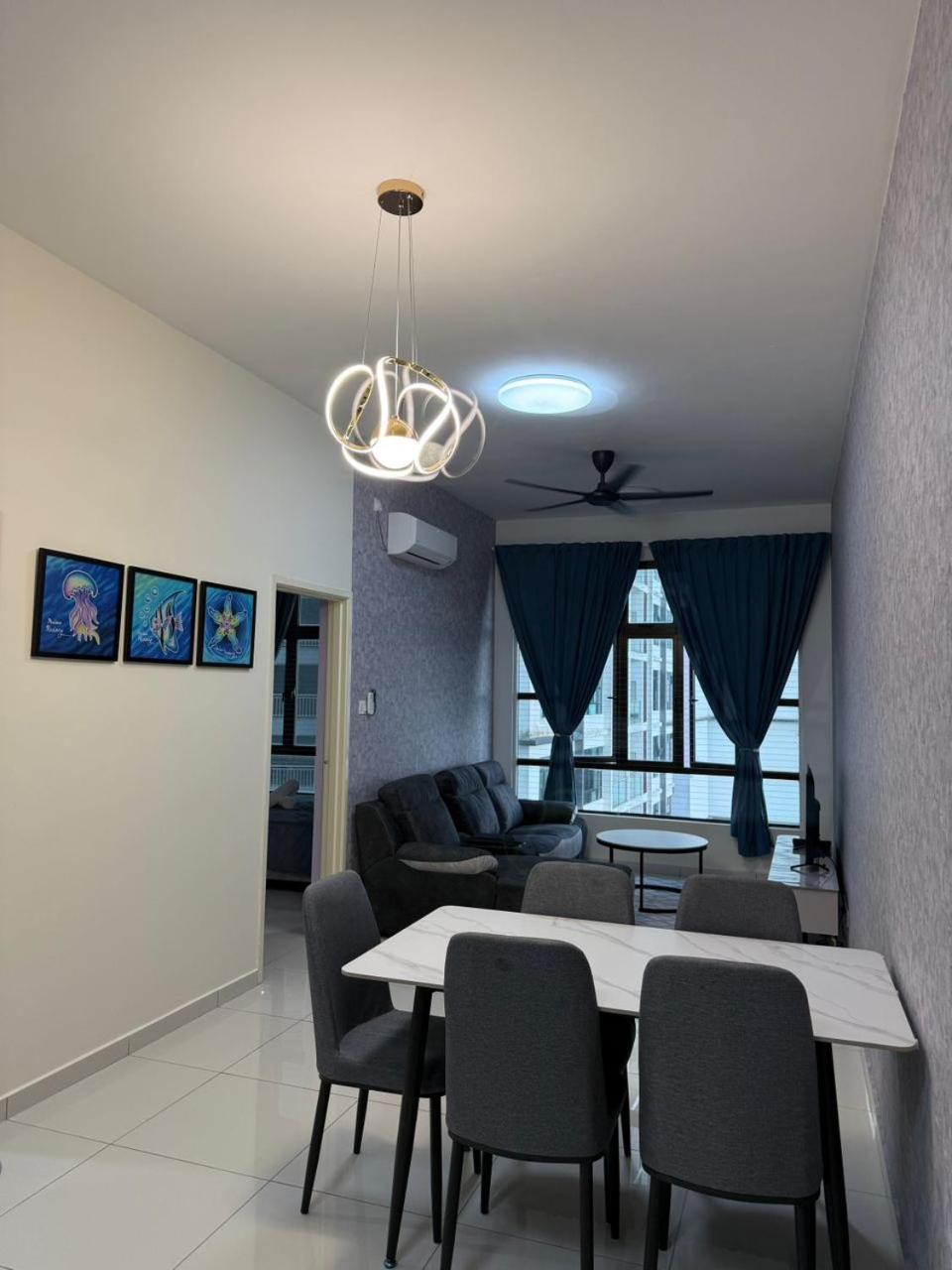 E LIFE D Summit Residences 1315 Wifi Netflix
