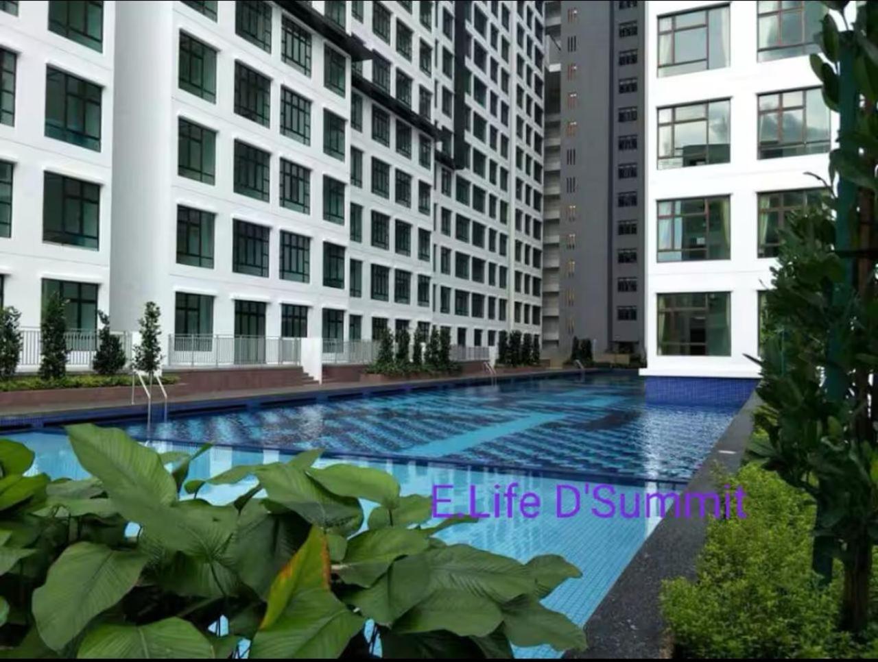 E LIFE D Summit Residences 1315 Wifi Netflix