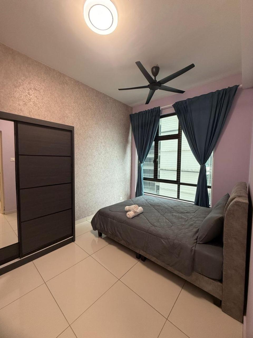 E LIFE D Summit Residences 1315 Wifi Netflix