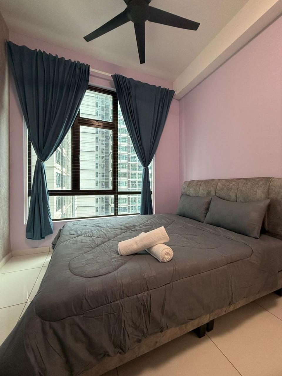 E LIFE D Summit Residences 1315 Wifi Netflix