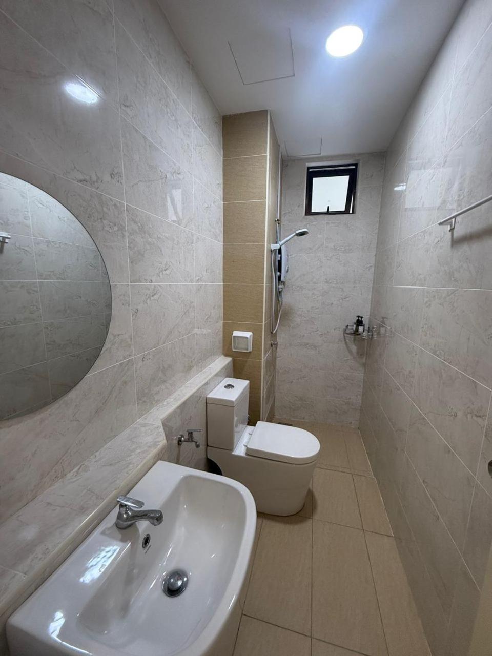 E LIFE D Summit Residences 1315 Wifi Netflix
