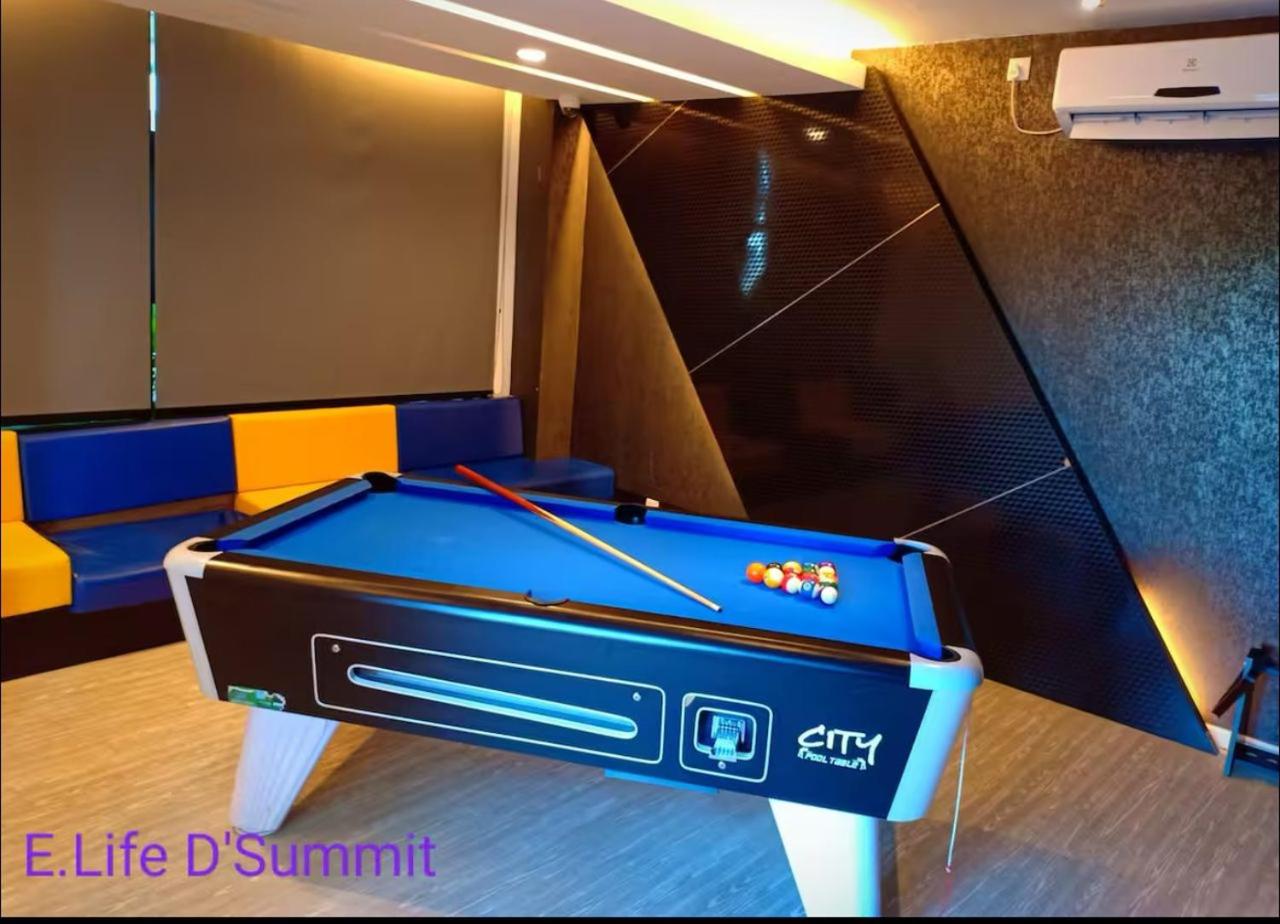 E LIFE D Summit Residences 1315 Wifi Netflix