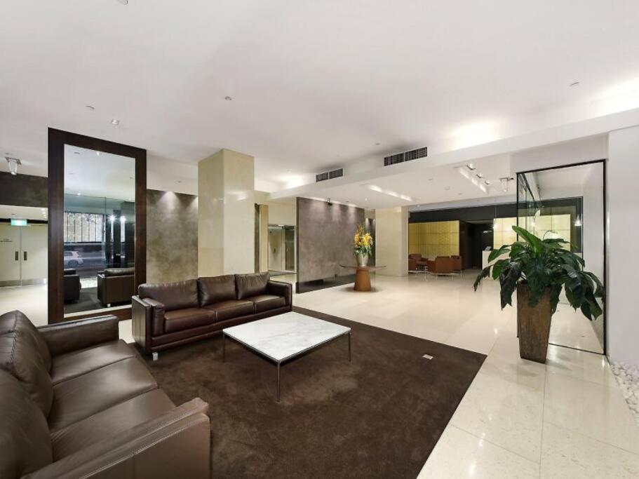 Lux Short Stay 3 Bedrooms at Clarendon Tower