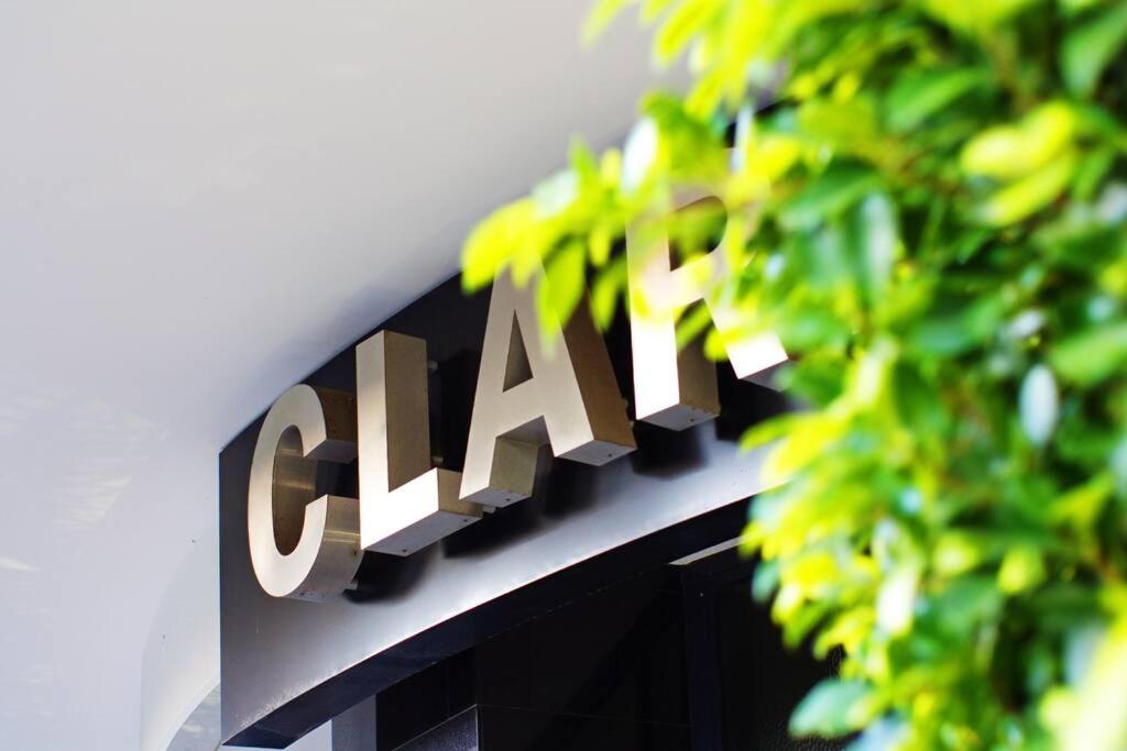 Lux Short Stay 3 Bedrooms at Clarendon Tower