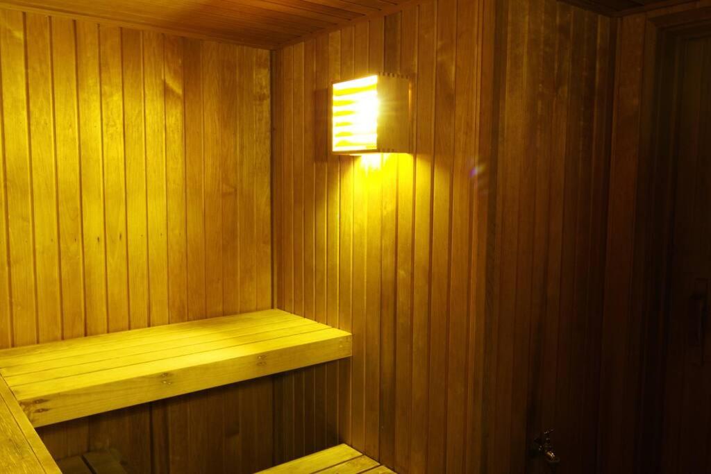 Lux Short Stay 3 Bedrooms at Clarendon Tower