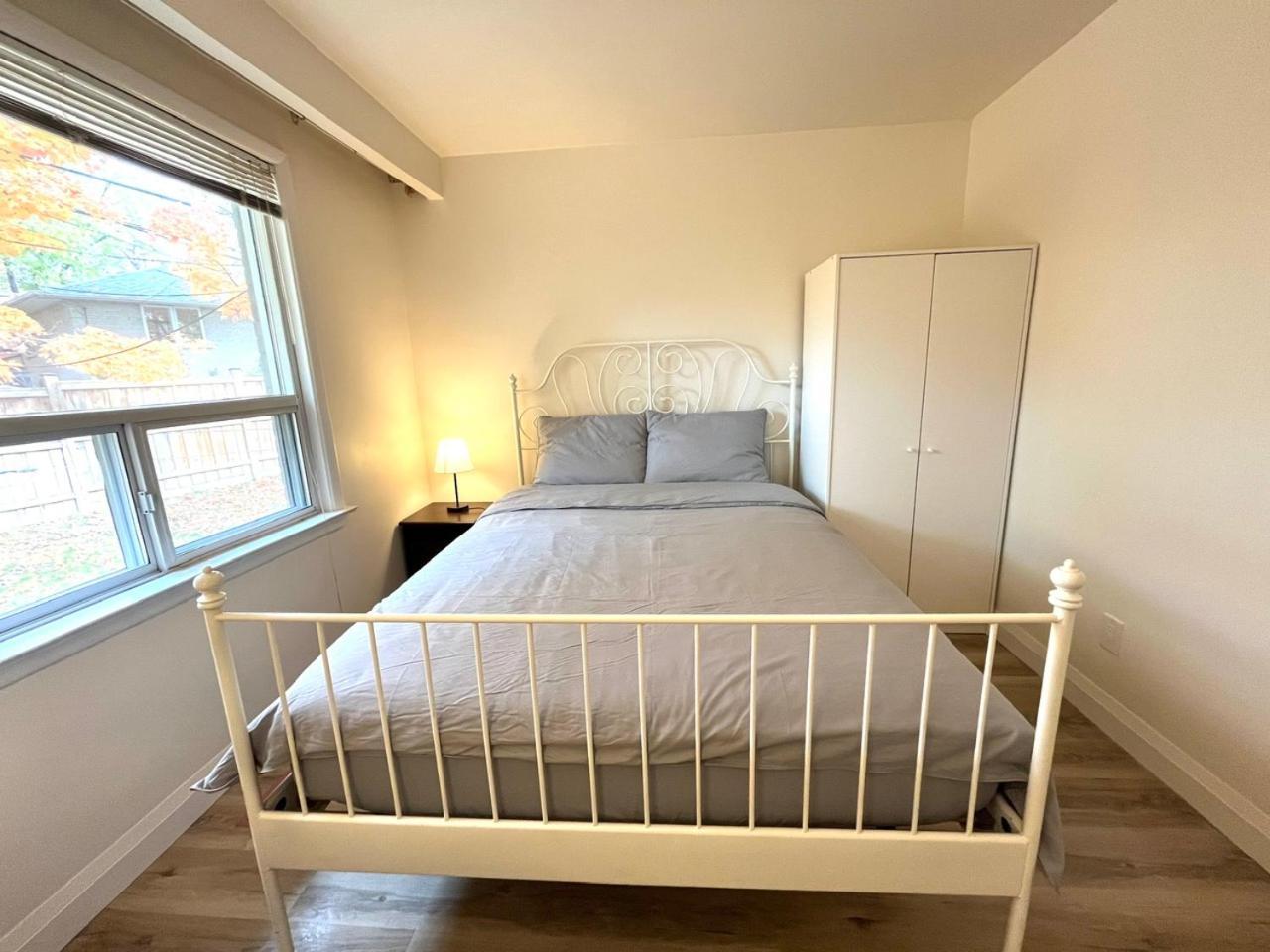 Private room with ensuite bathroom in Toronto