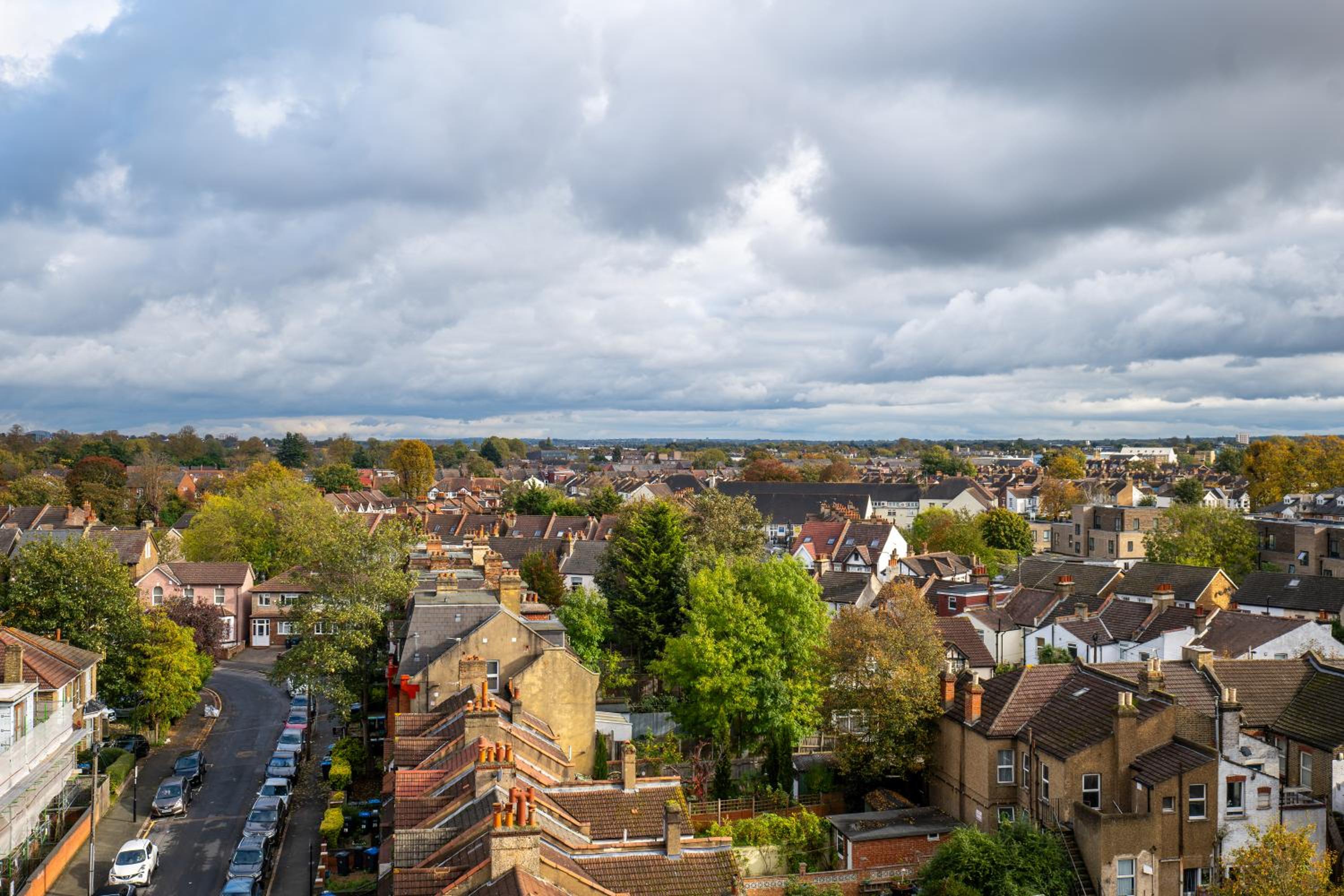 2 Bedroom Cosy Penthouse in London view 2