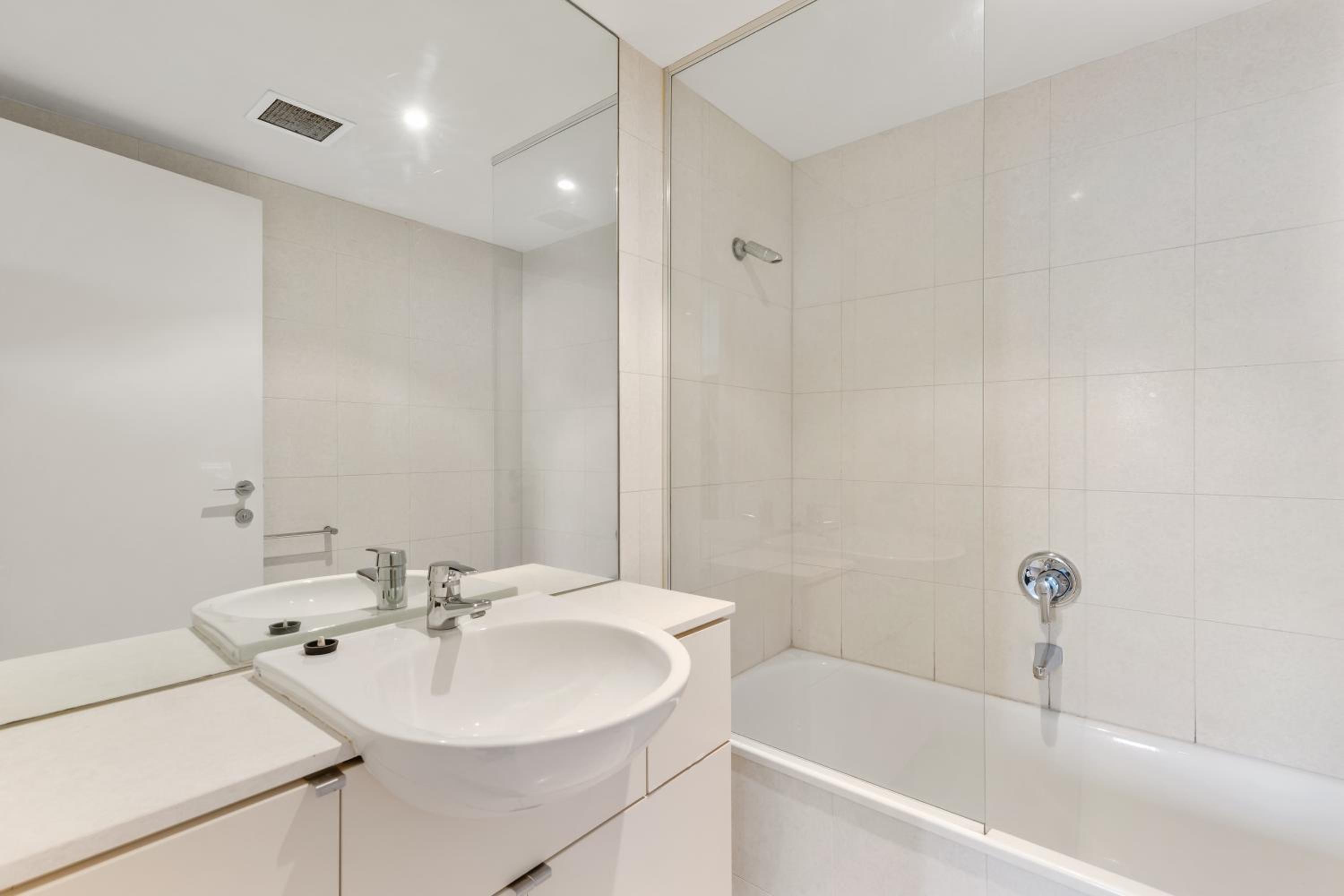 Lux Short Stay 3 Bedrooms at Clarendon Tower
