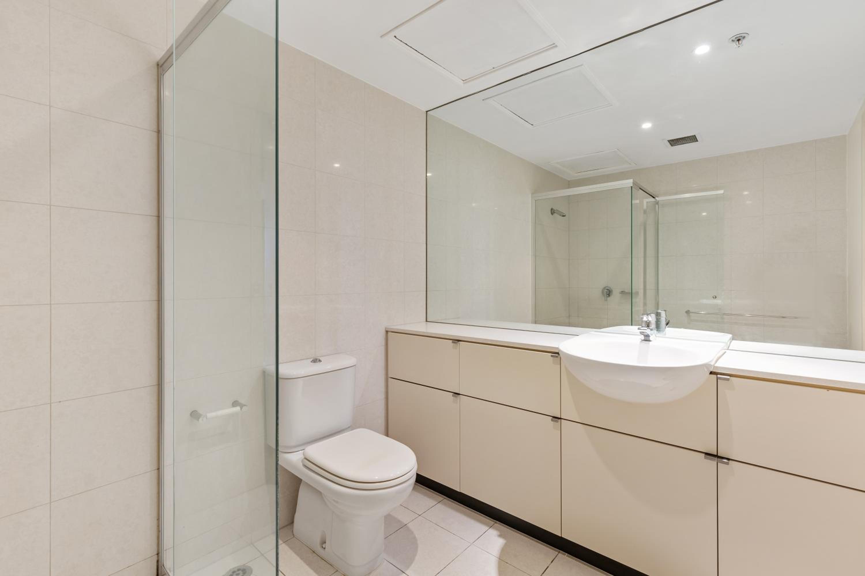 Lux Short Stay 3 Bedrooms at Clarendon Tower