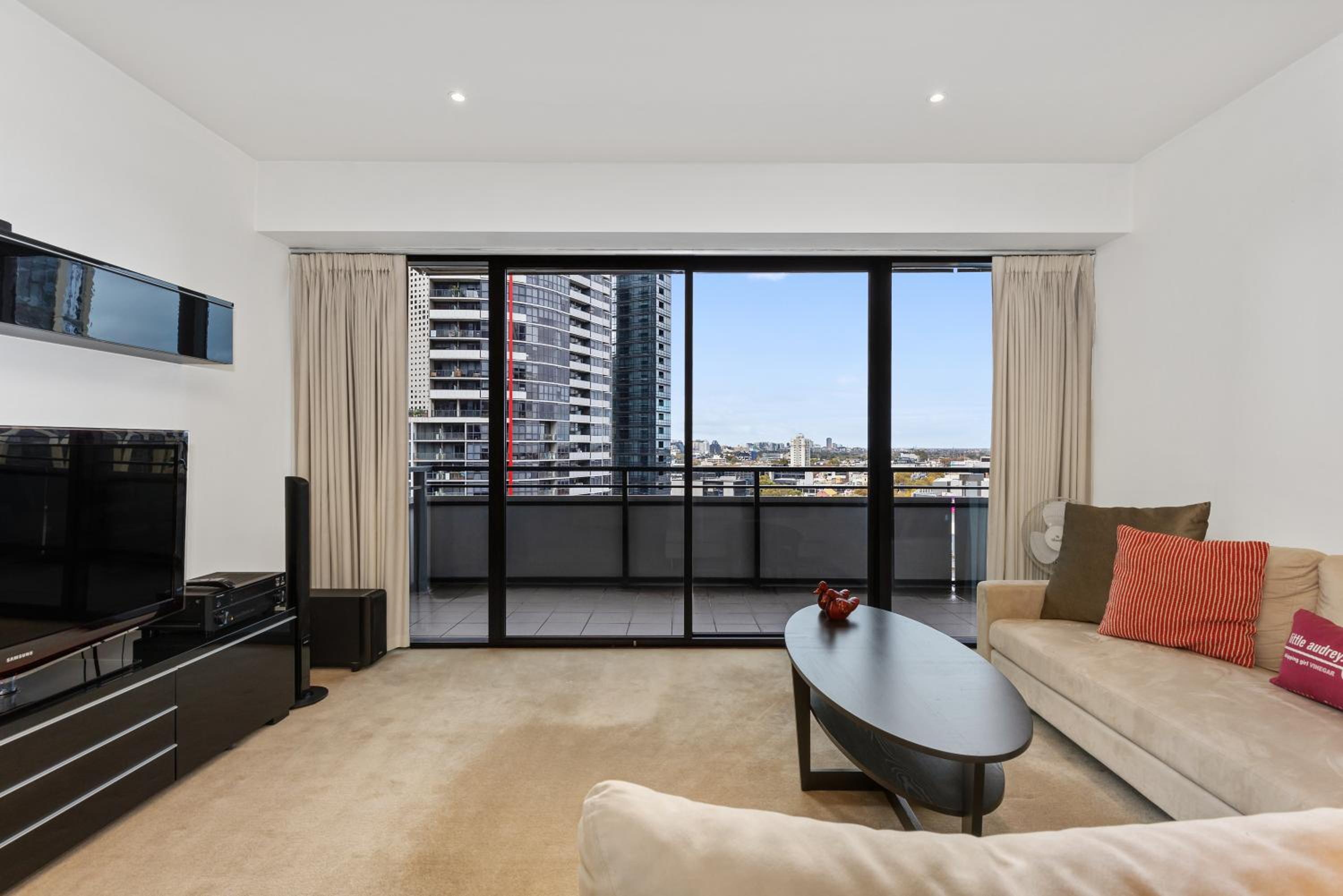 Lux Short Stay 3 Bedrooms at Clarendon Tower
