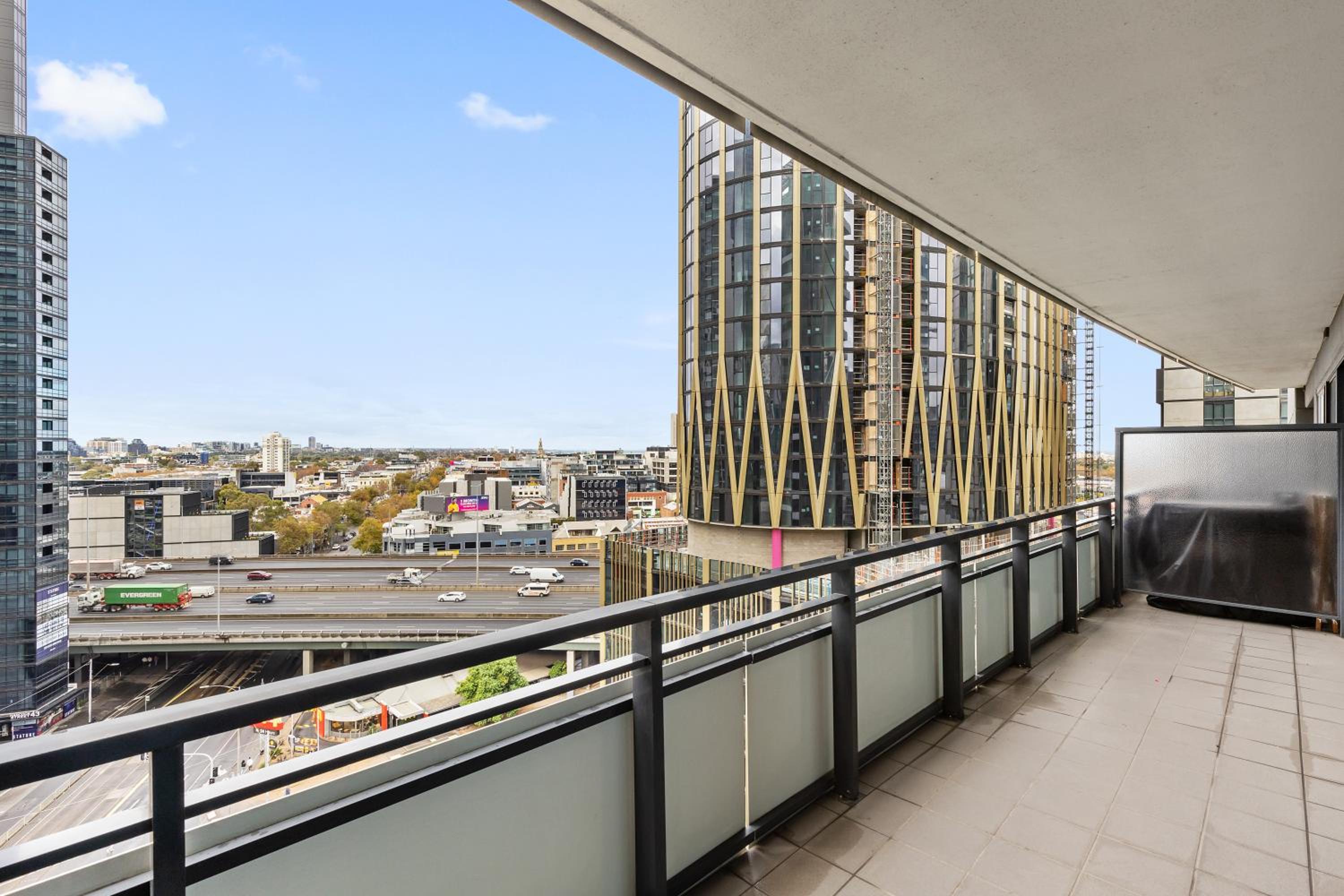Lux Short Stay 3 Bedrooms at Clarendon Tower