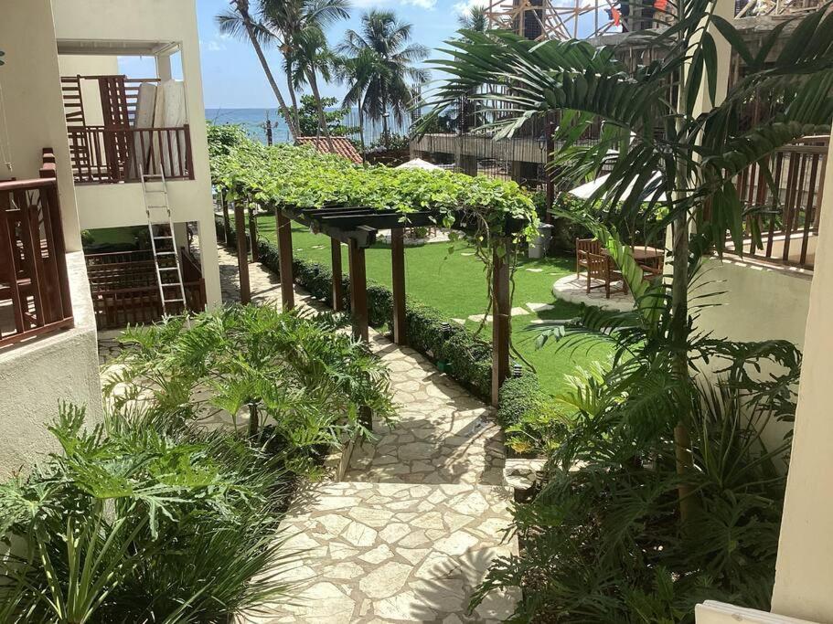Apartment with ocean front view
