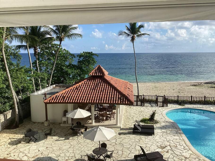 Apartment with ocean front view