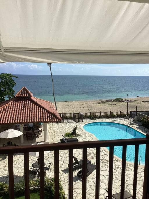 Apartment with ocean front view