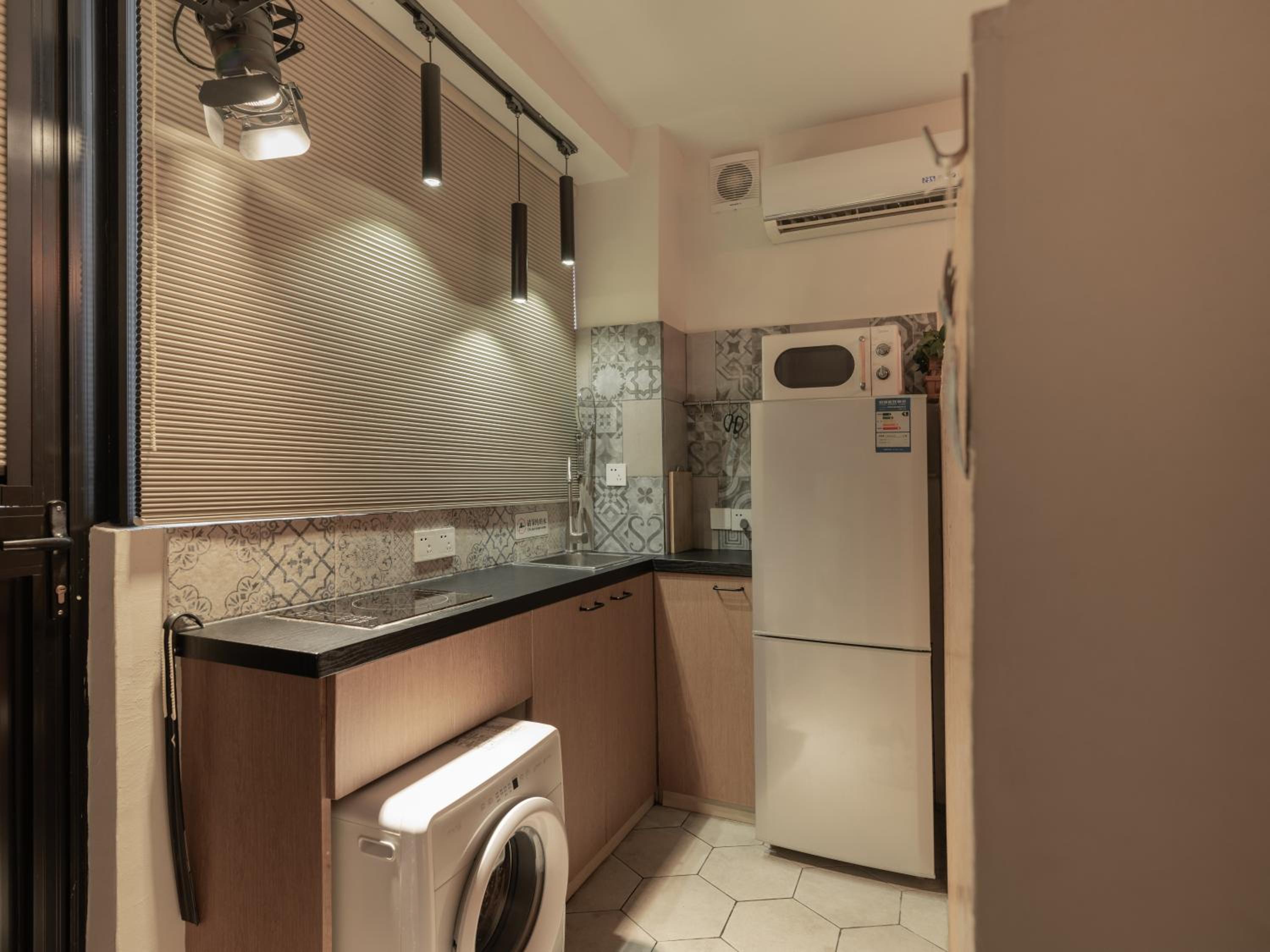 Shanghai Hills & Gefii After Party close to Metro line 2, 7 and 11