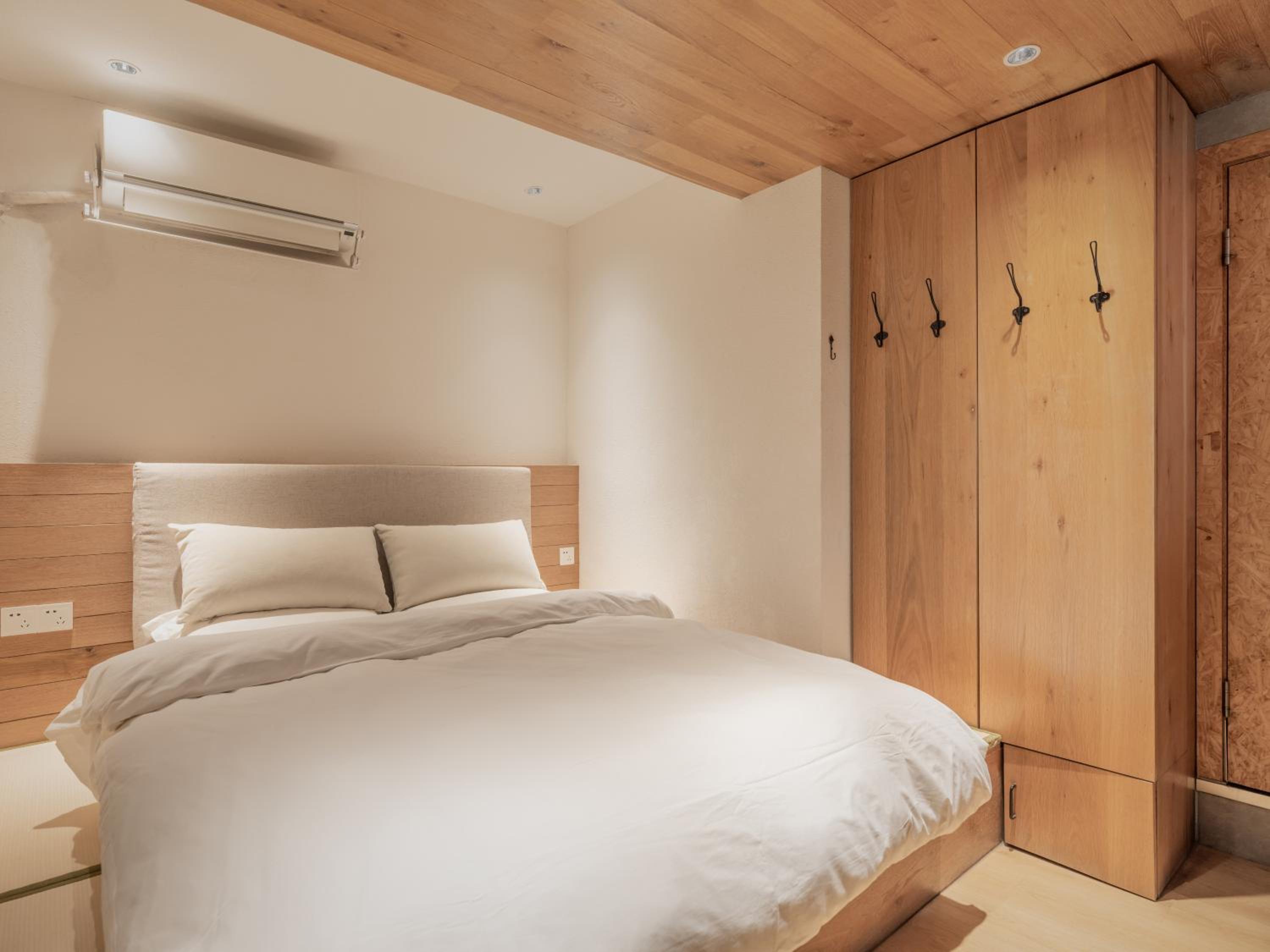 Shanghai Hills & Gefii After Party close to Metro line 2, 7 and 11