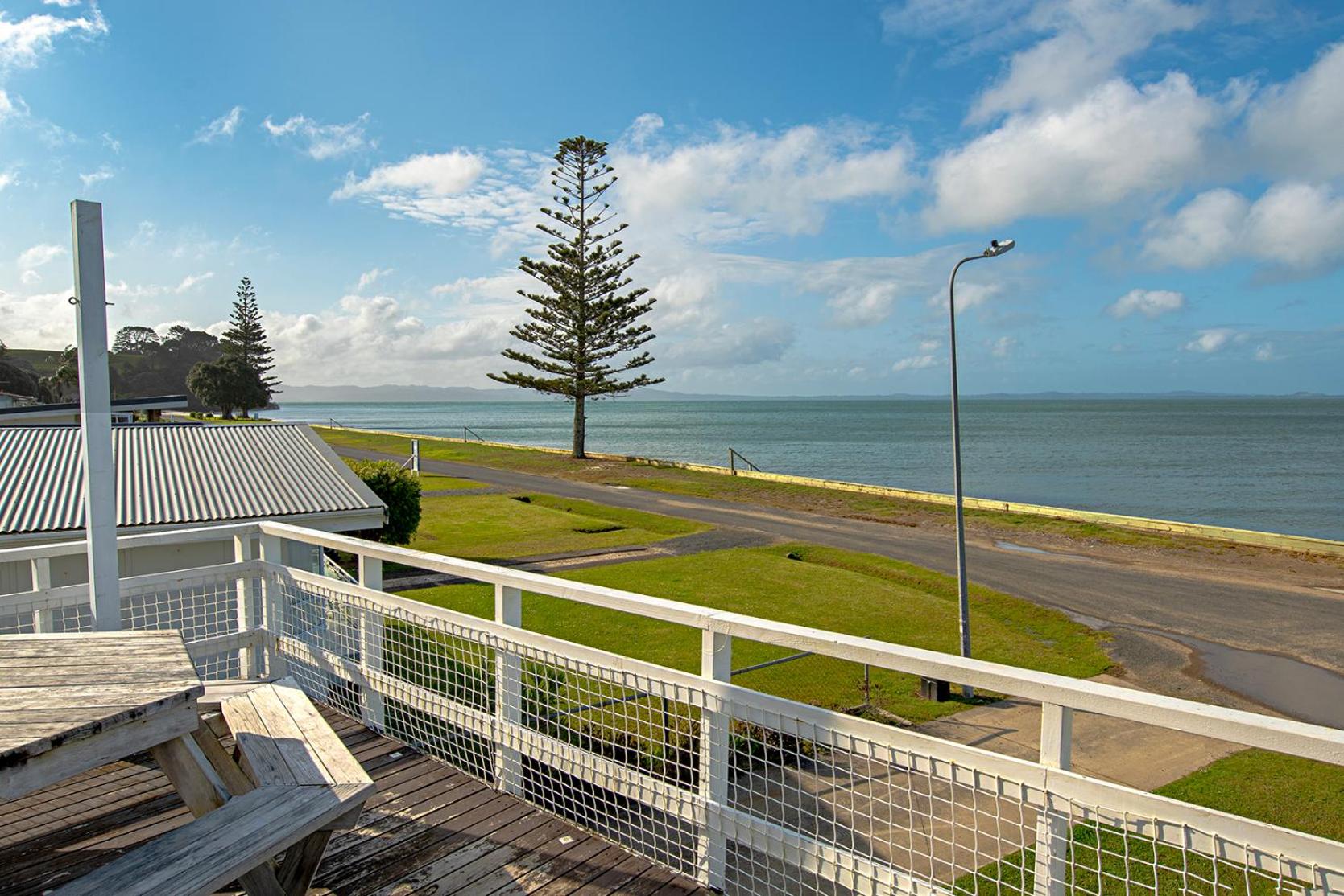 Stunning beachfront bach!