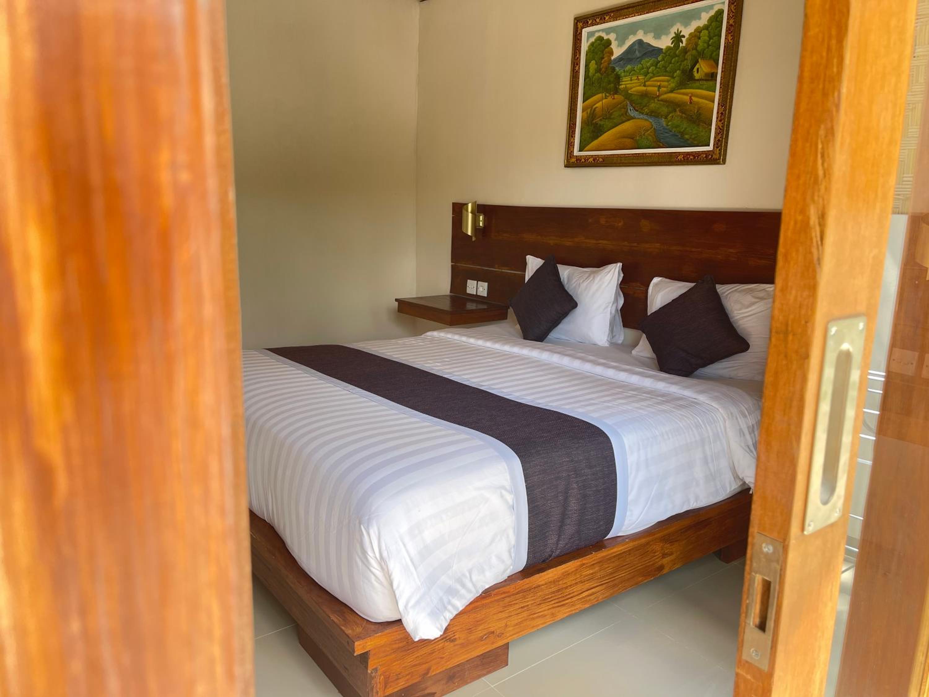 The Lebah Kelingking Villa view 3