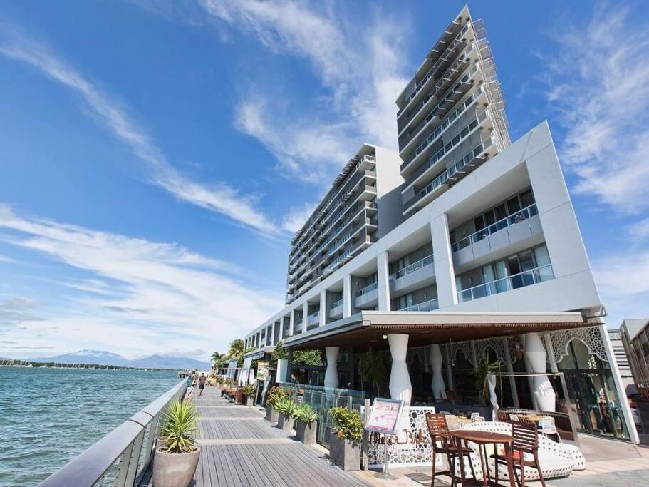 Absolute Waterfront Apartment