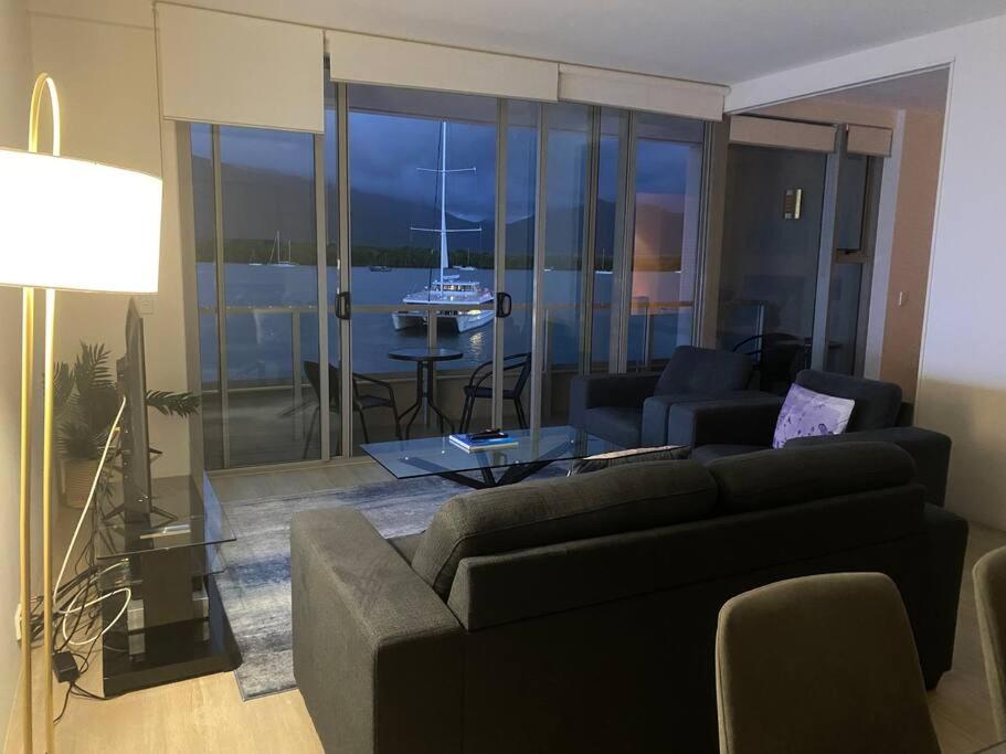 Absolute Waterfront Apartment