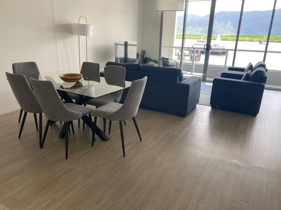 Absolute Waterfront Apartment